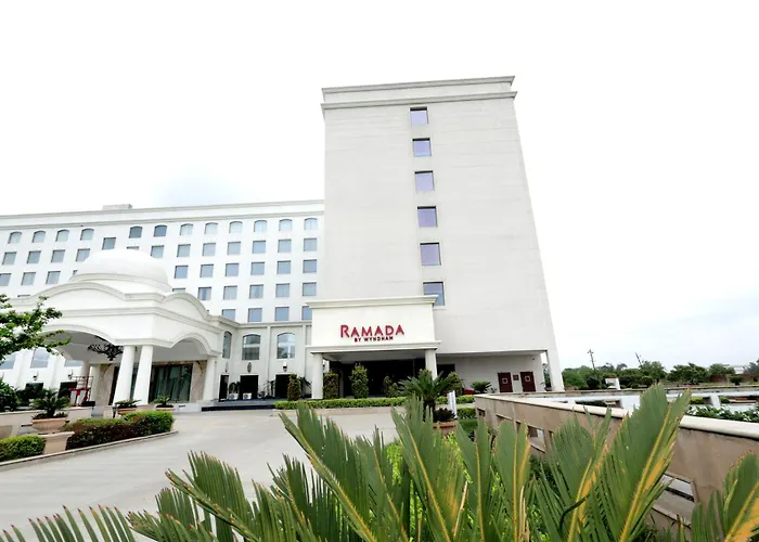 Ramada By Wyndham And Convention Center