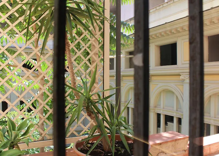 Falstaff Rooms & Suites