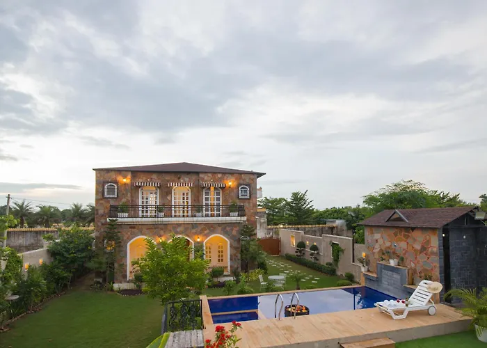 All Vacation Rentals Elivaas 3 Bhk With Pvt Pool & Lush Garden - Oakwood