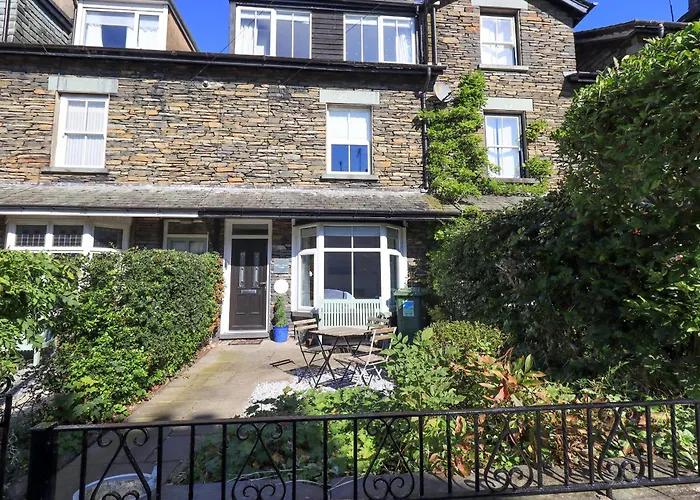 Holidays home Stones Throw Cottage