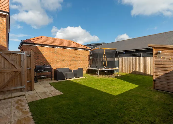 Dog friendly hotels Modern Spacious 3 Bedroom House In Canterbury With En Suite And Free Parking Perfect For Contractors & Families