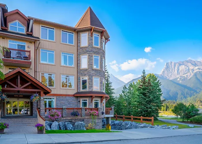 Hotel: Falcon Crest Lodge By Clique