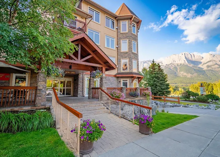 Hotel: Falcon Crest Lodge By Clique