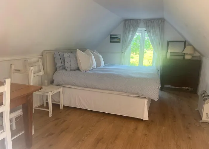 Cheap hotels 4 Lisle Court Cottages