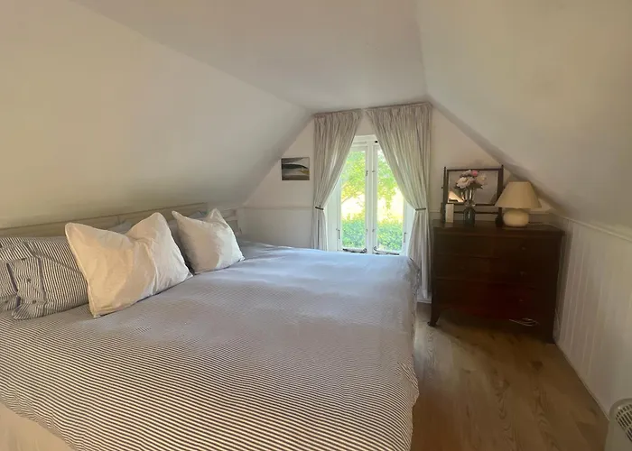 Cheap hotels 4 Lisle Court Cottages