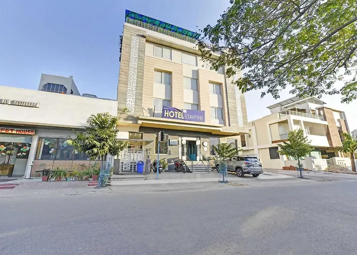 4 star hotel: Hotel O Sahib'S Stay Fine