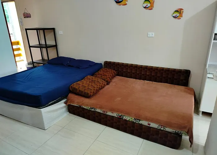 Flats e kitnets em Caraguatatuba Recanto Família Gomes com piscina, cozinha, garagem, seu pet é bem vindo