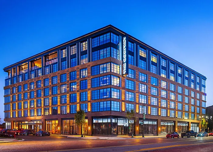 Family Hotel: The Godfrey Detroit, Curio Collection By Hilton