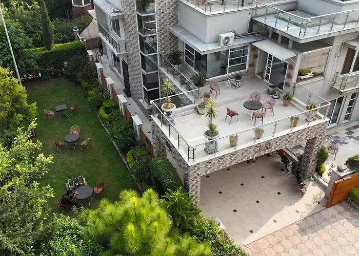 Resort: Canadian Inn Islamabad