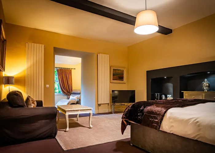 Six Brunton Place Guest House