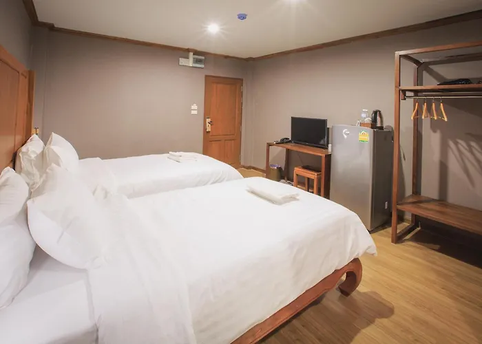 Hotel near College: S48 Hotel