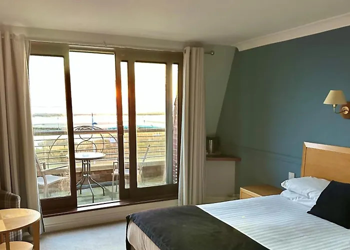 Luxury hotel only: Dalmeny Hotel
