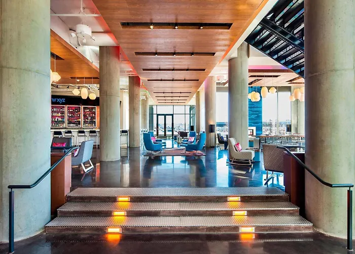 Luxury hotel only: Aloft Boston Seaport District