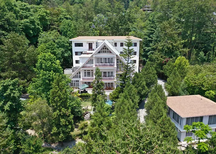Spa Hotel: Meraki Holistic Wellness Retreat