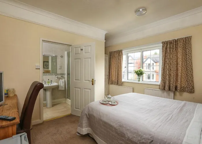 Villa: Westbourne Lodge Birmingham