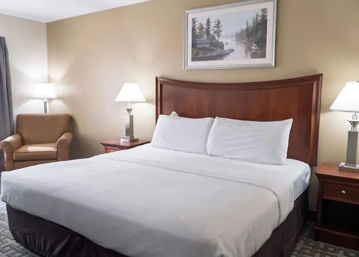Hotel near College: Country Inn At The Mall