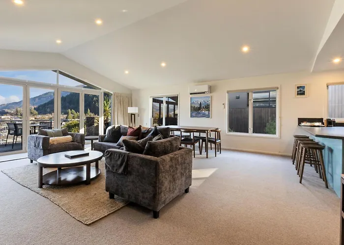 Queenstown House Bed & Breakfast And Apartments