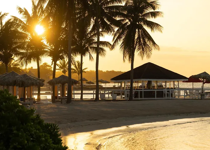 Romantic hotel: Grand Muthu Runaway Bay Club Caribbean
