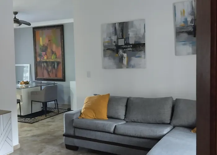 Nely Y Pietro Share Apartment