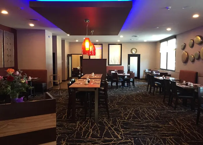 Family Hotel: Ramada By Wyndham Grand Forks