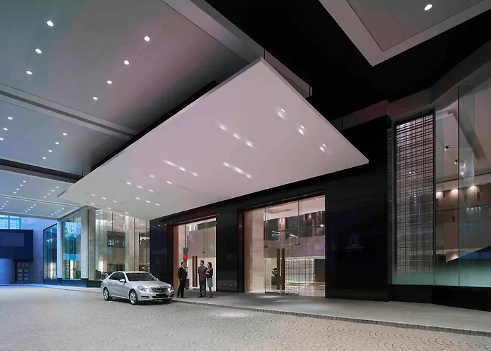 Hotel near College: New World Makati Hotel, Manila