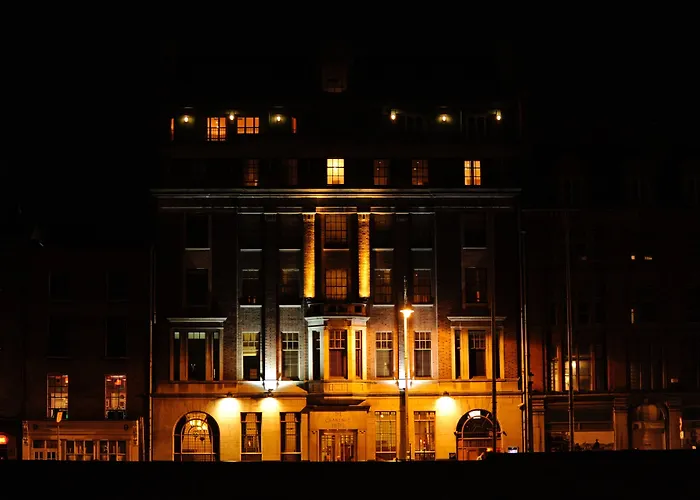 Hotel near College: The Clarence