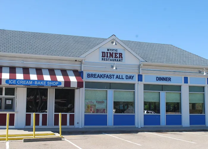 Cheap hotel: Howard Johnson By Wyndham Mystic