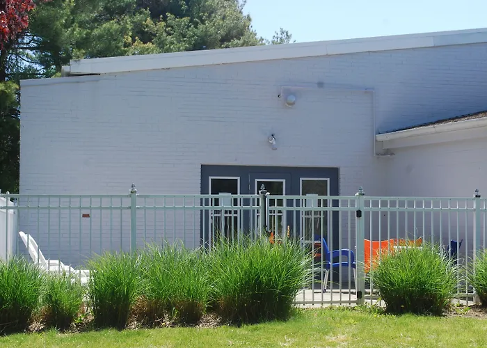 Cheap hotel: Howard Johnson By Wyndham Mystic