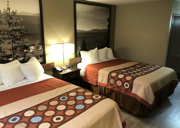 Cheap hotel: Super 8 By Wyndham Redding