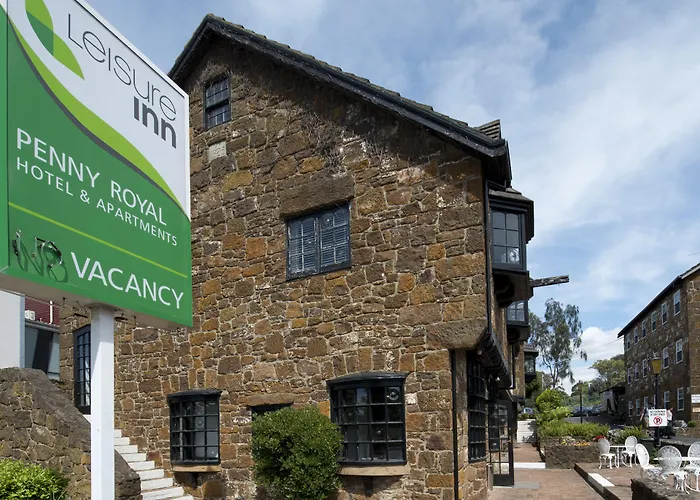 Hotel with view: Leisure Inn Penny Royal Hotel & Apartments