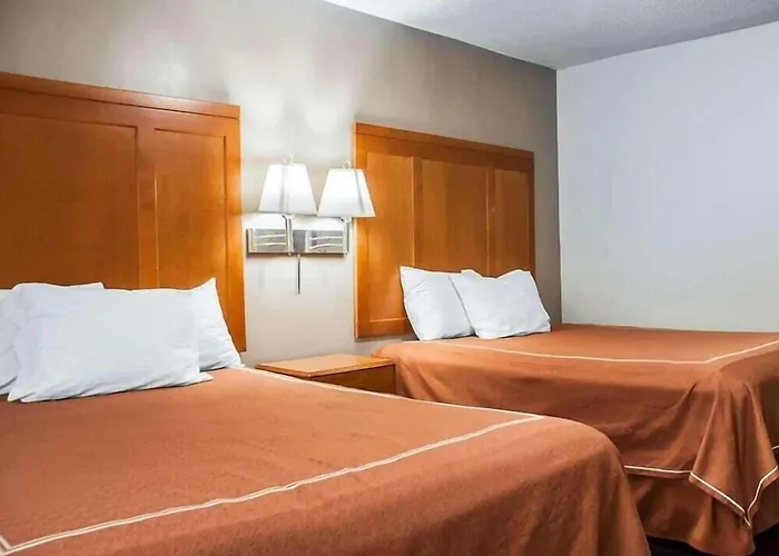 Motel: Rodeway Inn & Suites