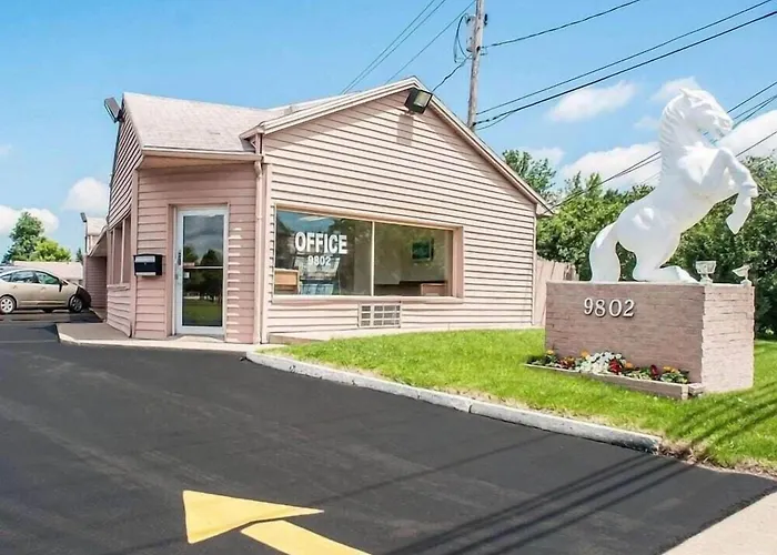 Motel: Rodeway Inn & Suites