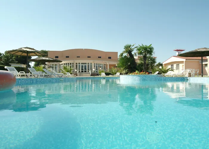 Hotel con piscina: Hotel Minerva