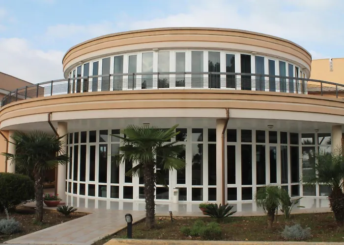 Hotel con piscina: Hotel Minerva