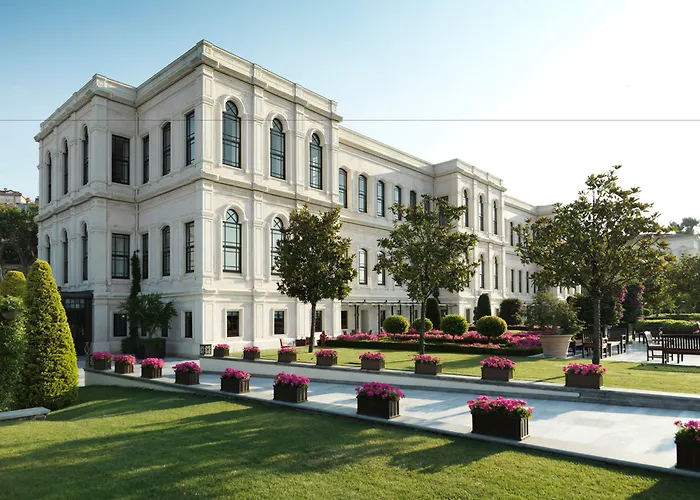 Luxe hotel: Four Seasons Hotel Istanbul At The Bosphorus