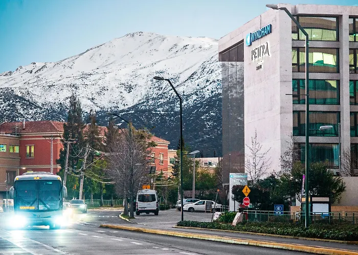  Wyndham Santiago Pettra
