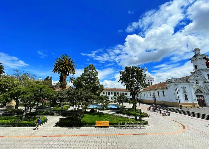 Azul De La Plaza