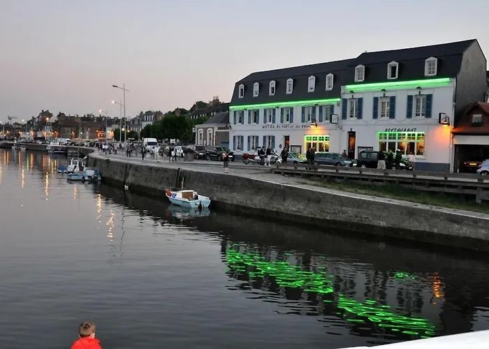 Du Port Et Des Bains