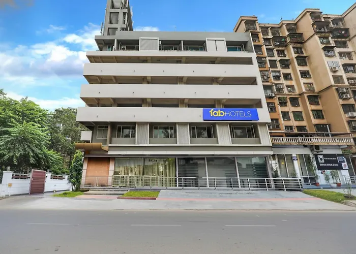 Family Hotel: Fabhotel Liwa International - Nr Mumbai International Airport