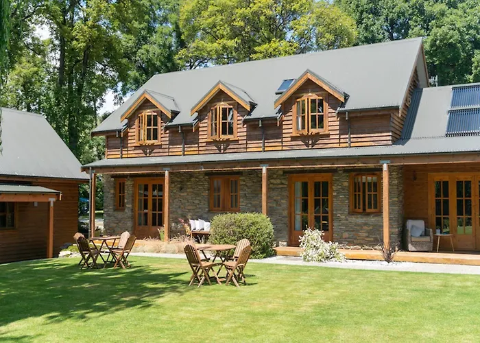 Wanaka Homestead Lodge & Cottages