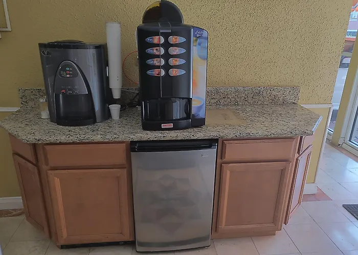 Metropolitan Inn & Suites