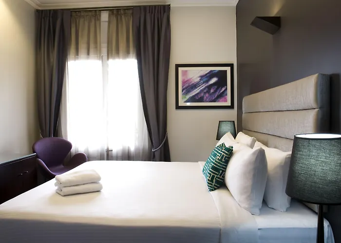 Challis Potts Point