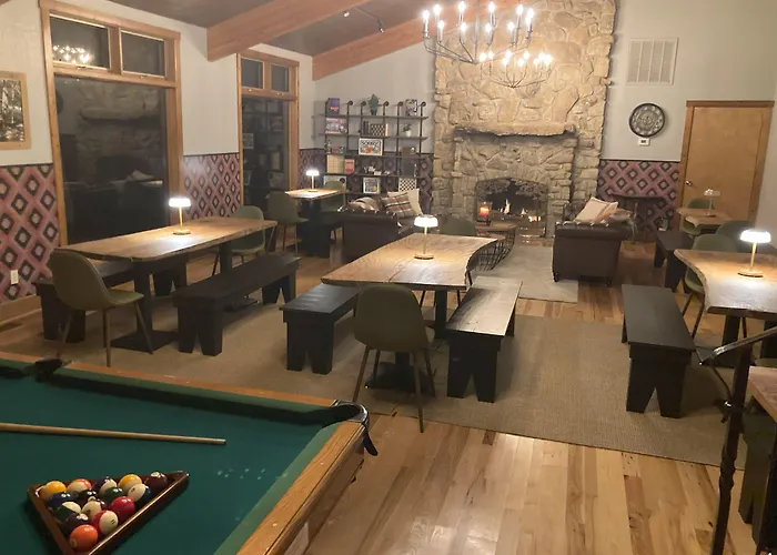 Hotel with pool: Country Mountain Inn