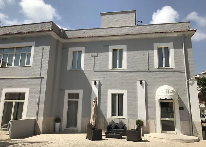 Hotel all'aeroporto: Academy Hotel