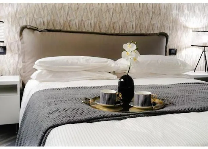 Gatto Bianco Le Mura