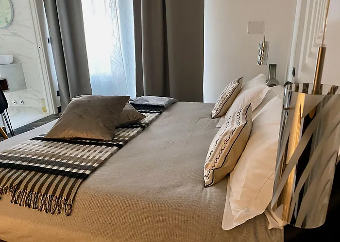 Gatto Bianco Le Mura