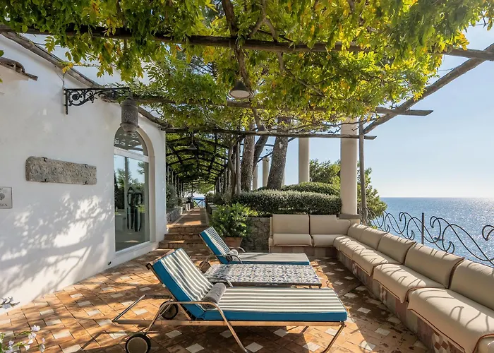 Hotels with a view Villa Treville