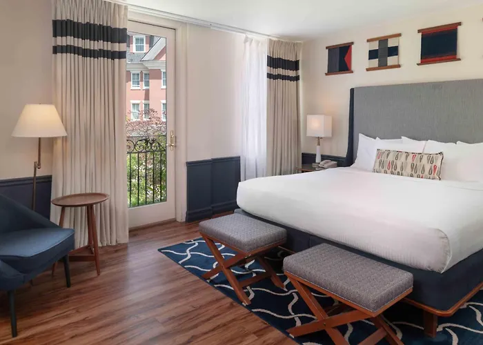 Pet Friendly hotel: Portland Harbor Hotel