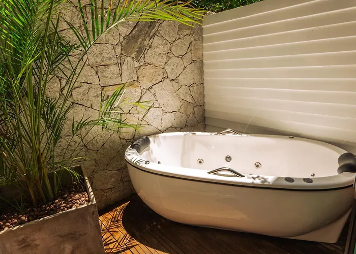 Hotel com piscina: Bravo Pousada Design