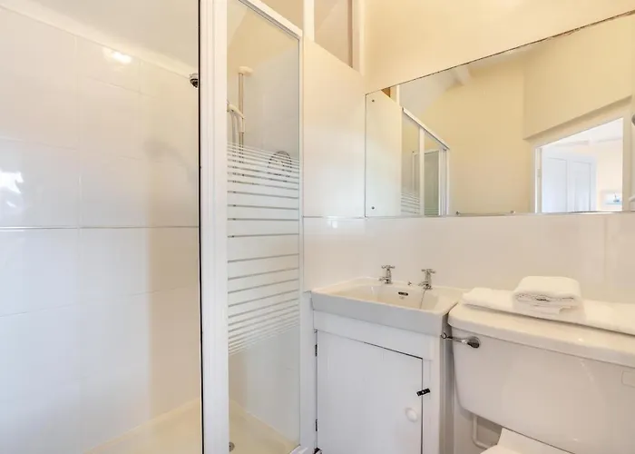 Pet Friendly hotel: 2 Bed In Whitby Oc-W010